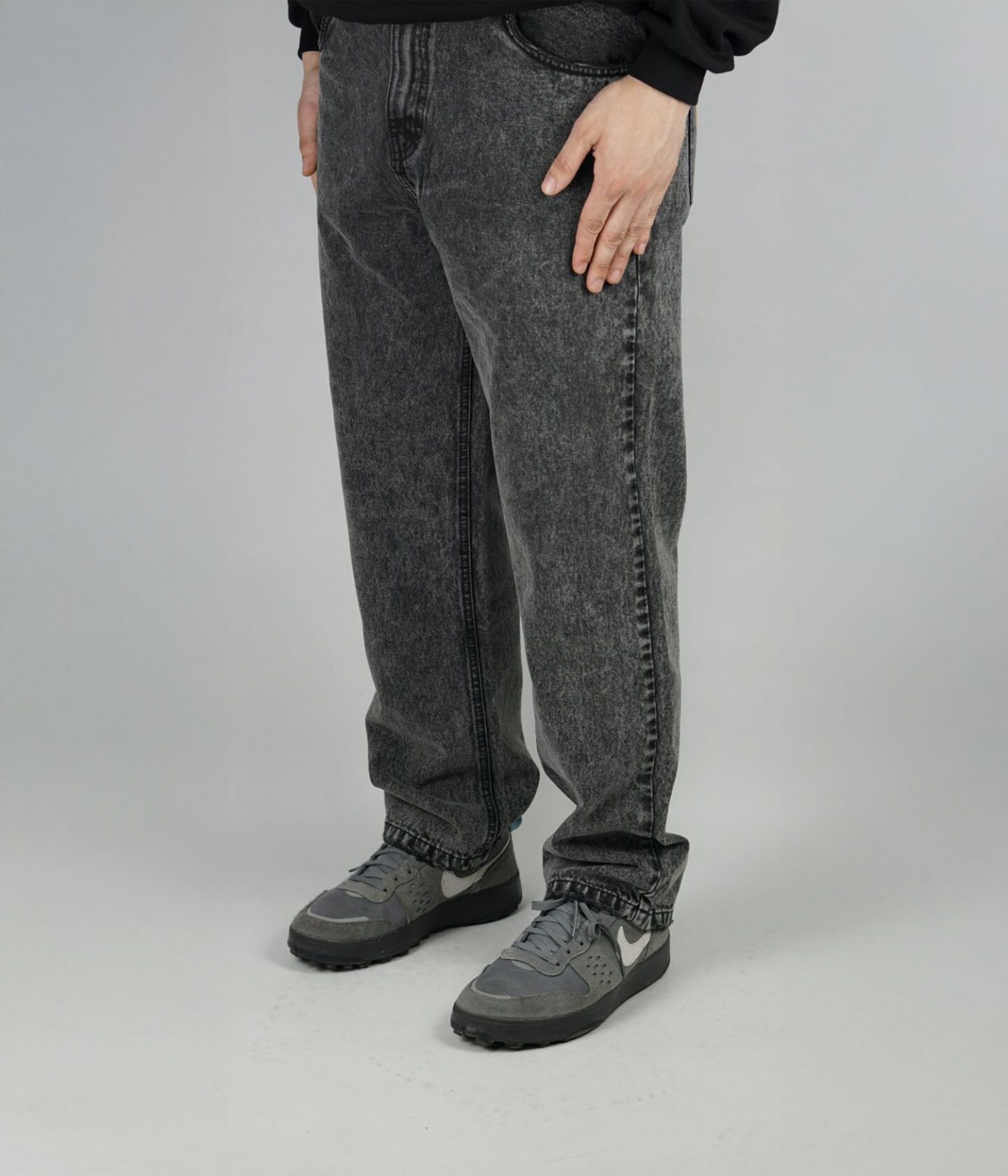 Pantalón streetwear Barcelona IDNT Wiracocha negro urban