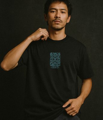 Snake t-shirt black organic cotton IDNT model front 2