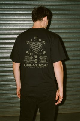 Uni-verse t-shirt bone organic cotton IDNT model back