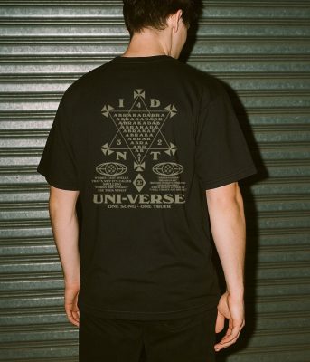 Uni-verse t-shirt bone organic cotton IDNT model back